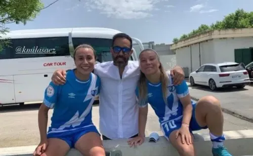 Tras el partido ante el Real Betis, Aedo y Sáez compartieron un rato con Claudio Bravo. (Instagram Yanara Aedo)