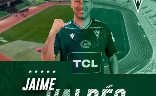 Jaime Valdés ya posó con la camiseta de Wanderers y se pondrá bajo las órdenes de Miguel Ponce. | Foto: Santiago Wanderers