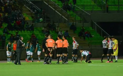 Javier Castrilli lanzó durísimas acusaciones contra el arbitraje chileno. | Foto: Agencia Uno