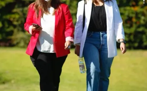 Loreto Fuenzalida y Alexandra Benado