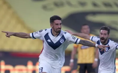 Lucero celebrando uno de sus goles ante Barcelona de Ecuador. | Foto: Getty