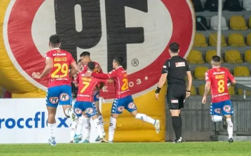 Unión Española gana y recupera el liderato del torneo. Ahora espera por lo que hagan Colo Colo y Ñublense. Foto: Agencia Uno