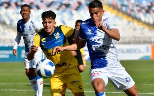 Antofagasta y Everton lucharon con todo por llevarse el triunfo, y ninguno lo consiguió. | Foto: Agencia Uno