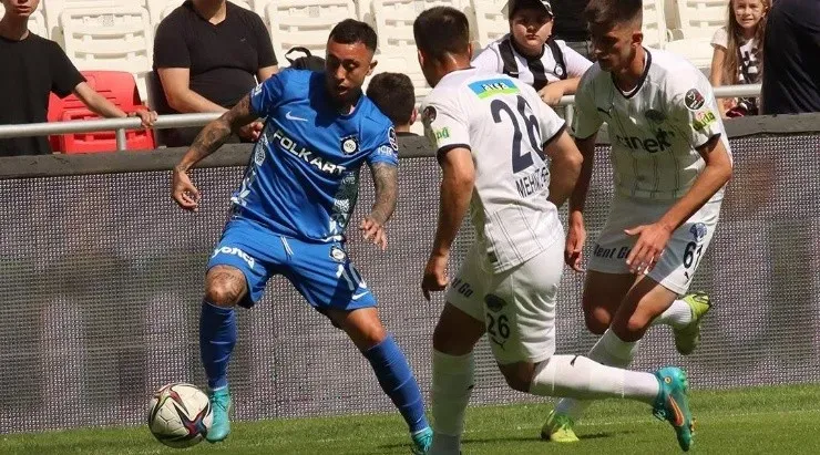 Martín Rodríguez y César Pinares terminan su aventura en el Altay descendiendo a la Segunda División de Turquía. Foto: Comunicaciones Altay Spor