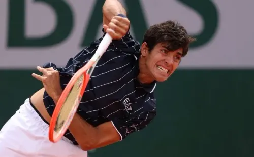 Cristian Garín logró un tremendo triunfo en Roland Garros y avanzó a la segunda ronda. Foto: Getty Images