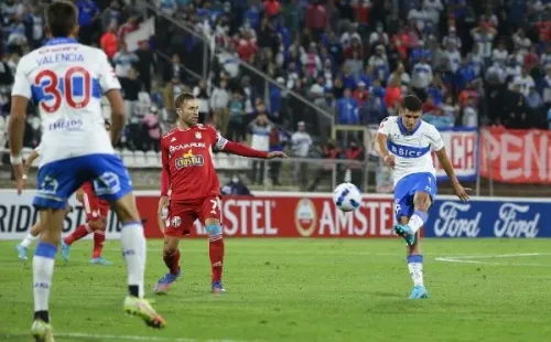 Marcelino Núñez vuelve a la titularidad en la UC para el choque con Talleres. Foto: Agencia Uno