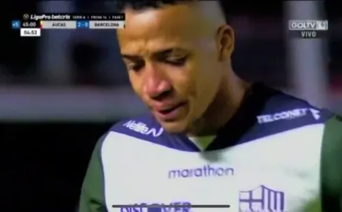Byron Castillo se retiró de la cancha llorando tras pedir el cambio. Foto: GolTV