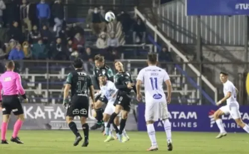 Santa Cruz demostró que tenía más ganas de llevarse el triunfo que Wanderers. | Foto: Santiago Wanderers