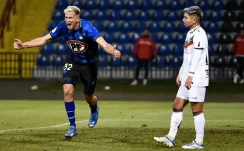 El gigante Nequecaur se anotó con dos goles en el sur.