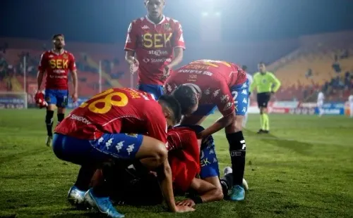 Unión Española celebra el punto obtenido en Santa Laura (Agencia Uno)