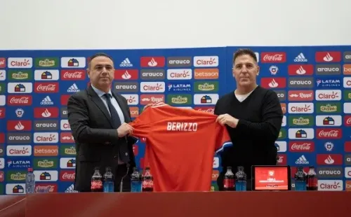 Eduardo Berizzo posó por primera vez como director técnico de La Roja. | Foto: Guillermo Salazar