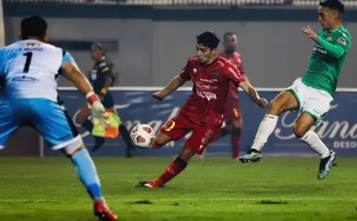 Branco Provoste no ha tenido regularidad y es una de las caras que puede salir de Ñublense para seguir en Primera División. Foto: Agencia Uno