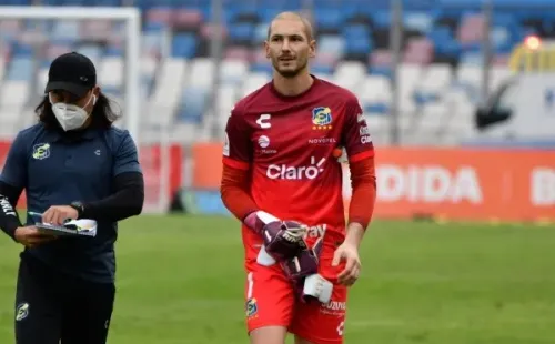 Tras ganarle la batalla al cáncer, Franco Torgnascioli volvió a las canchas con Everton. Es uno de los que puede cambiar de club para seguir en Primera División. Foto: Agencia Uno