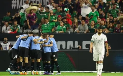 Uruguay va a paso perfecto con Diego Alonso. (Foto: Getty Images)
