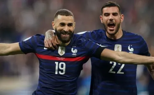Karim Benzema anotó un golazo, pero no fue suficiente. Francia cayó con Dinamarca y se complica. Foto: Twitter@equipedefrance