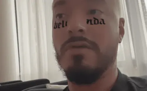 Christian Nodal vs. J Balvin, el mexicano barre el suelo con el colombiano.(Foto: Instagram)
