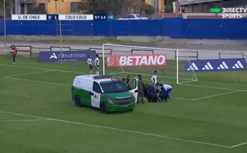 El retén de Carabineros que retiró a Javiera Grez de la cancha. (Foto: Captura)