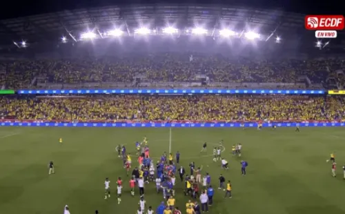 Así fue la invasión de cancha de los fanáticos de Ecuador. (Foto: Captura El Canal del Fútbol de Ecuador)