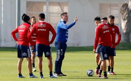 Eduardo Berizzo sigue trabajando con miras a su debut al mando de la selección chilena. Iván Zamorano le prestó el ropero entero para llevar a la Roja a lo más alto. Foto: Comunicaciones ANFP