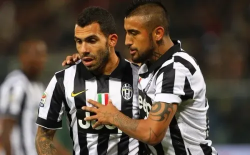 En medio de su enorme carrera, Carlos Tévez compartió con Arturo Vidal y Mauricio Isla en la Juventus. Foto: Getty Images