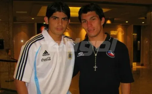 Medel junto al argentino Ever Banega. Se juntarían en la final de la Copa América 2015