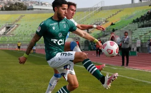 González enfrentó a la UC defendiendo a Wanderers y ahora regresa a Primera División de la mano de los Cruzados. | Foto: Agencia Uno