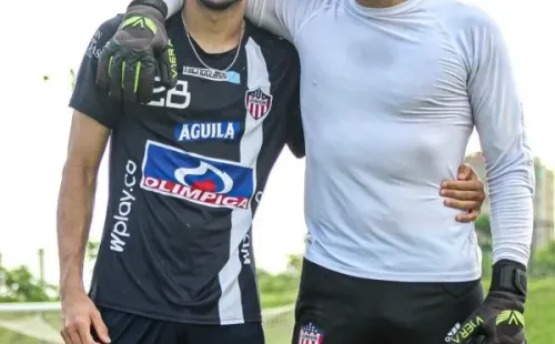 Luis Fernando Díaz entrenó con Junior de Barranquilla y se fotografió junto a Sebastián Viera, quien fuera su compañero con la camiseta del Tiburón. Imagen: Junior.