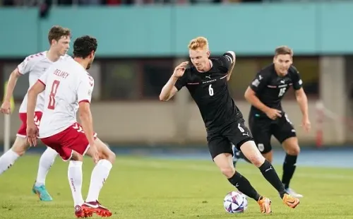 Austria y Dinamarca jugaron con un gran hoyo en el terreno de juego por Nations League. (Foto: Getty Images)