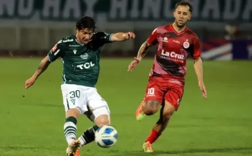 Jaime Valdés vio acción pero no pudo ayudar a Wanderers a llevarse el triunfo. | Foto: Agencia Uno