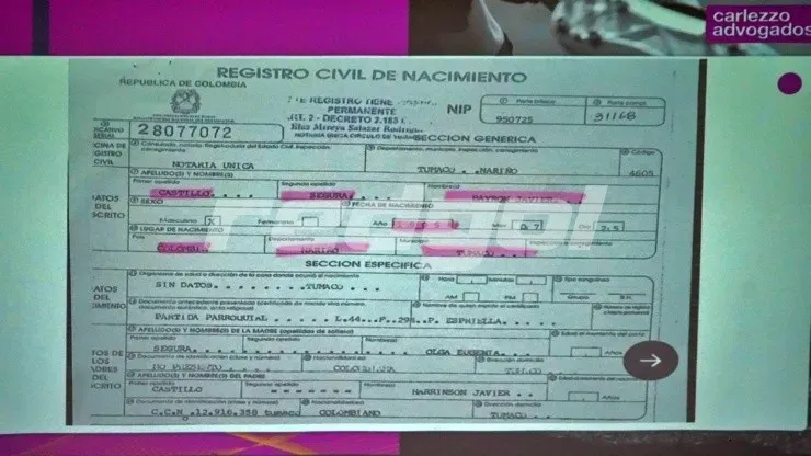 El documento es anterior a la inscripción ecuatoriana y además tiene un nombre distinto “Bayron Javier” y no “Byron David”. Y además, su nacimiento es en 1995 y no 1998.