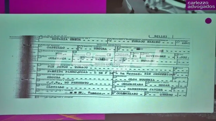 El ex uniformado no tarda en encontrar la partida de nacimiento colombiana