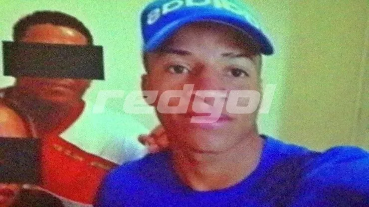 Las fotografías dan cuenta de Byron Castillo junto a su hermana, su sobrino y su madre