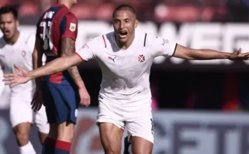 Leandro Benegas puede llegar a Colo Colo ante su gran momento en Independiente. Foto: Comunicaciones Independiente