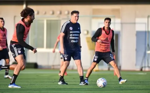 Berizzo y la selección chilena trabajan en Asia con un ojo en lo que será el veredicto de la FIFA. | Foto: Comunicaciones ANFP