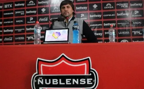 Sergio Gioino asume en el sillón principal de Ñublense. Foto Agencia Uno.