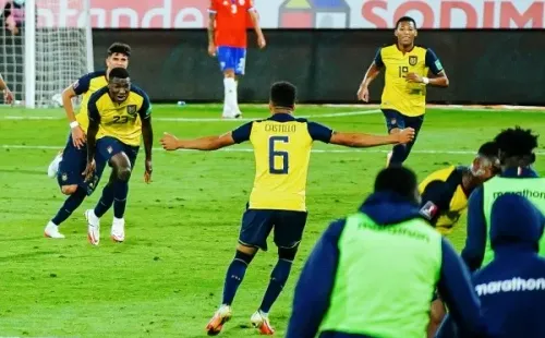 Castillo y Ecuador celebran la primera decisión de la FIFA. | Foto: Guille Salazar