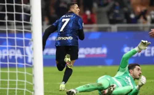 Alexis Sánchez pelea por ganar el premio al mejor gol de la temporada en el Inter de Milán. Foto: Getty Images