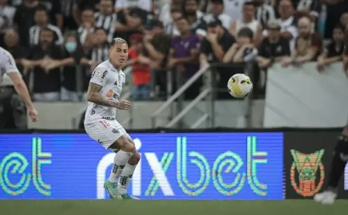 Estpa de regreso: Edu Vargas en el empate de Atlético Mineiro contra Ceará.
