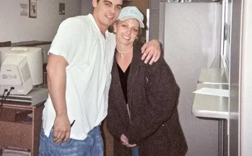 Ex marido de Britney Spears queda con prohibición de acercarse a la cantante.(Foto: Washington Post)