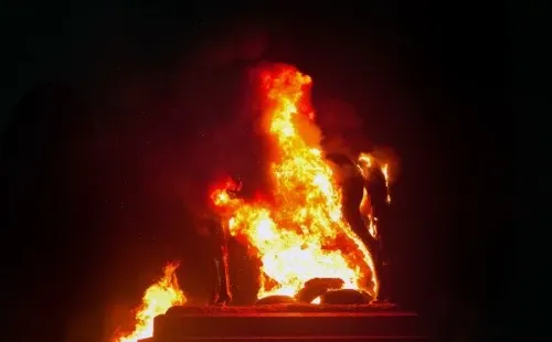 En marco del estallido social, el monumento recibió diversos ataques vandálicos (Agencia Uno)
