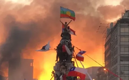 El monumento a Baquedano fue uno de los símbolos del estallido social. (Susana Hidalgo)
