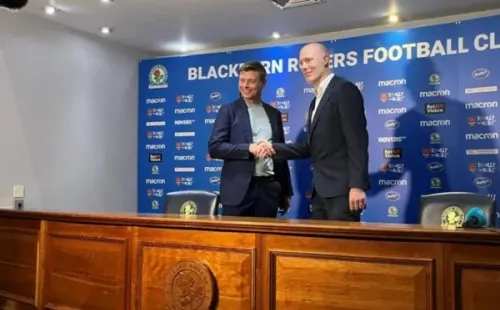 La presentación del nuevo DT del Blackburn Rovers. Foto: Lancs.live
