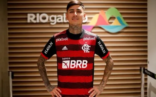 Erick Pulgar ya se puso la camiesta del Flamengo y es compañero de Arturo Vidal.