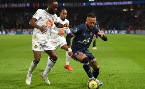 Neymar le avisó al PSG quye no se mueve aunque lo quieran vender para bajar los costos de la planilla.