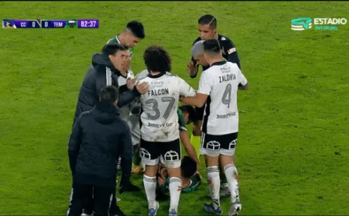 Gustavo Quinteros encaróa Maximiliano Falcón para evitar que lo expulsaran. Foto: TNT Sports