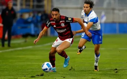 Isla se despidió de Flamengo a espera de firmar su nuevo contrato con Universidad Católica.