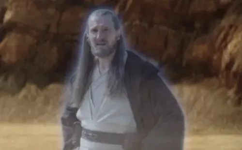 Liam Neeson volvió a sus 70 años a interpretar a Qui-Gon Jinn. (Foto: Disney+)