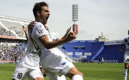 Bouzat celebra un tanto en Vélez Sarsfield (Instagram)
