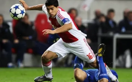 Luis Suárez mostró una de sus mejores versiones con la camiseta del Ajax en Países Bajos. | Foto: Getty