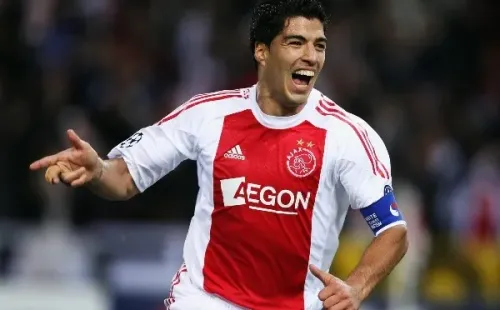 Aunque apuntan que Ajax quiere de vuelta a Suárez, desde el club no están al tanto de nada sobre eso. | Foto: Getty
